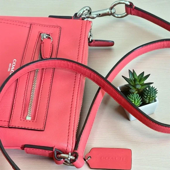 Authentic Coach Coral Leather Legacy Swingpack Crossbody Bag! COA - Picture 4 of 10